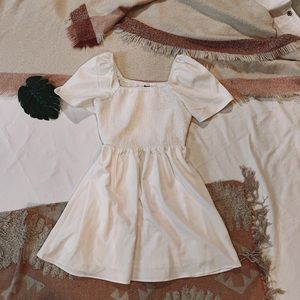 White puff sleeve flow dress